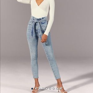 ✨NWT✨ ULTRA HIGH RISE PAPERBAG WAIST JEANS 27